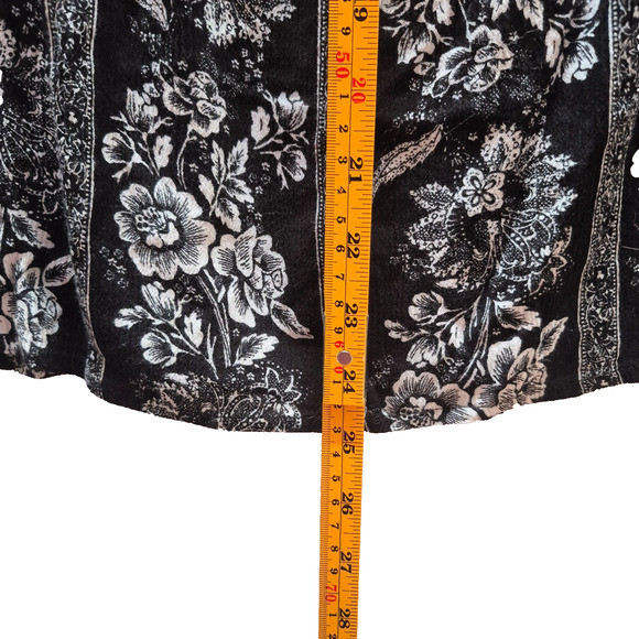 Hazel Jacqueline Boho Tunic Top – Size Large – Black White Floral Crochet Stitch - Picture 9 of 10